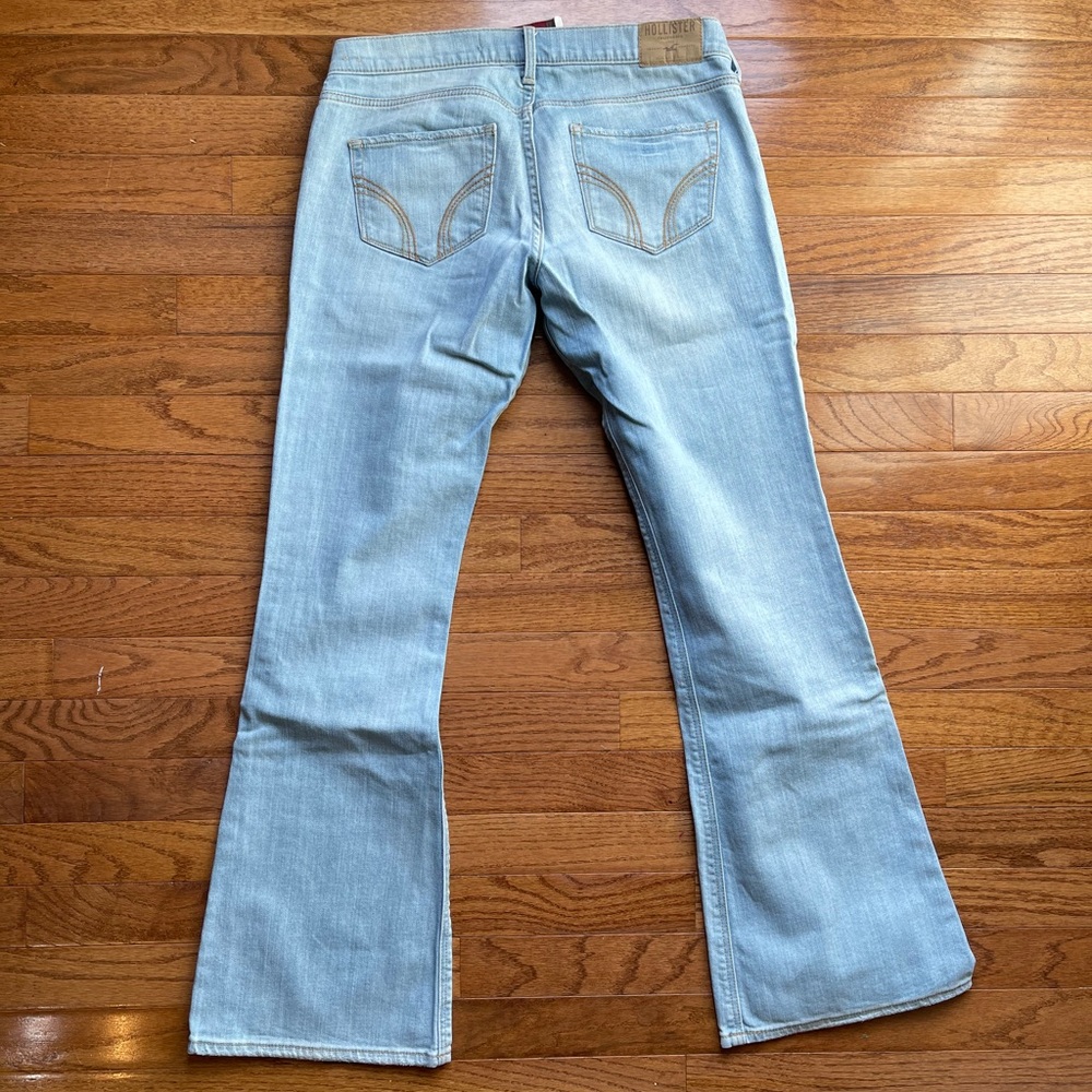 Lot of Hollister Jeans - Picture 11 of 11